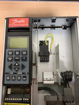 Danfoss VLT6008 Drive GT4CN1STR3DLF00A00C0 5.5kW/7.5Hp 380/460VAC Garantie