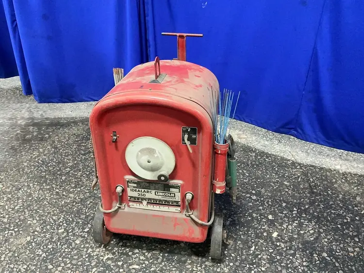 Used LINCOLN IDEALARC 250 Welding Machinery (Other) Ohio US | HGR 24 #1285652