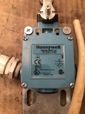 Honeywell Micro Switch GLEB01A5B Roller Lever Limit Switch 300VAC 250VDC