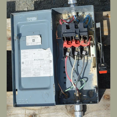 Square D 30 Amp Non-Fusible Disconnect