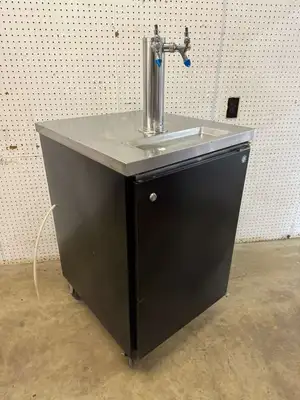 Used Beverage Air Used 24" Beverage air BM23-B-142 Refrigerated Kegerator Beer Equipment Illinois US | Falcon Restaurant Supply #1373896