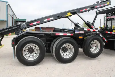 New | in-Stock 2026 INTERNATIONAL HX Rolloff Trucks Texas US | Roll Off Truck World #1491797