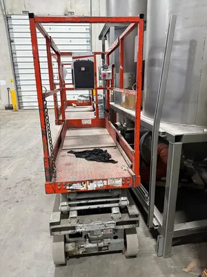 1993 SKYJACK M3015 SCISSOR LIFT | ListingHippo (2)