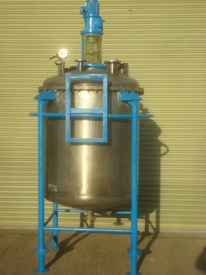 1250L S/S Enc Vert Mixing Tank 0.55Kw
