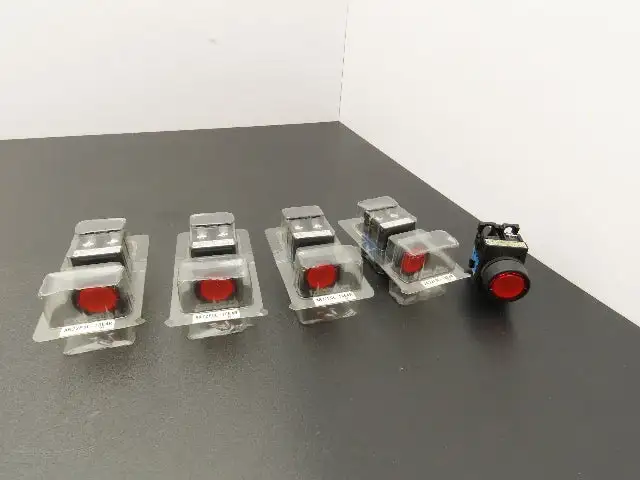 Fuji Electric AR22F0L-10E4R Pushbutton Red Momentary 22mm 250V 6A Lot of 5