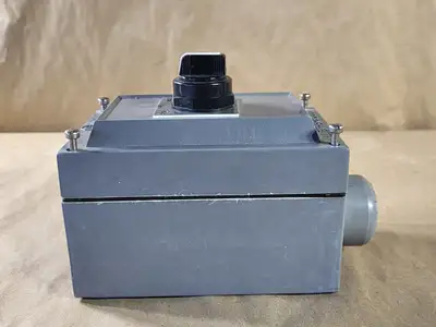 NEW ALLEN-BRADLEY 800H-R3HA4RL