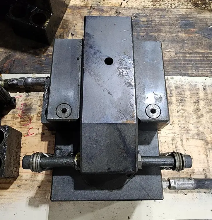 Used SR ENGINEERING LZ16F-115-SB04 Clamps | Midwest Press and Automation #618318