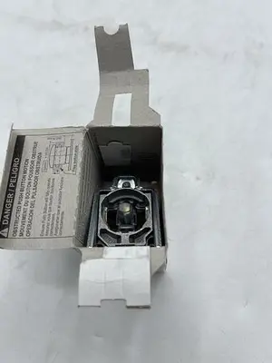 New | in-Stock SCHNEIDER SCHNEIDER ZB4 BVB1 Misc Electrical & Power Parts | ND Industrial Surplus #1215763