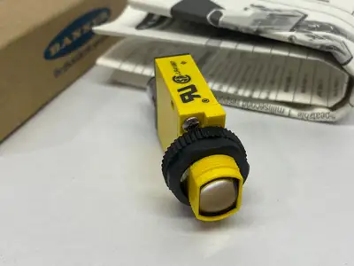 New | in-Stock BANNER ENGINEERING MINI-BEAM EMITTER RANGE: 30 M 4-PIN M12 INTEGRAL QD 26952 Pins | Maverick Industrial Sales #1102370