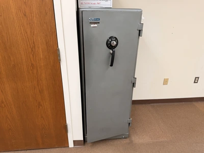 Used DIEBOLD 900 SERIES SAFE Safes Michigan US | Miedema Asset Management Group #1320800