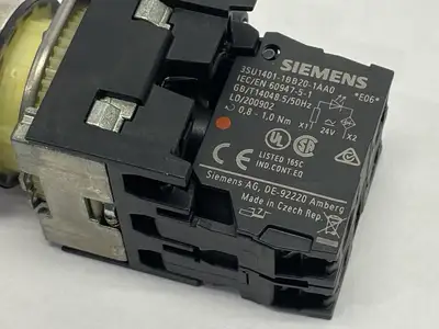 USED SIEMENS 22MM ILLUMINATED PUSHBUTTON RED W/ 3SU1510-0AA10-0AA0