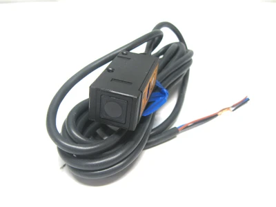 Omron E3S-2DE4 PhotoElectric Switch 12-24 Vdc New