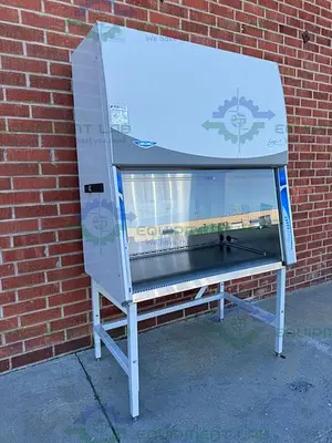 USED LABCONCO 302419101  LOGIC PLUS SERIES BIOSAFETY CABINET 4 FT CLASS II TYPE A2