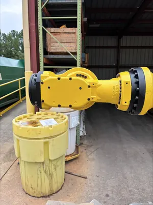Used 2021 Fanuc R-2000iC/125L A-Cab Robots Wisconsin US | Machine Tool Bids #1518790