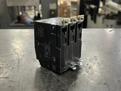 NEW SQUARE D QO360