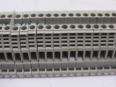 Allen Bradley 1492-GH100 10A 125V 50/60Hz 65VDC Breaker Terminal DIN Assembly