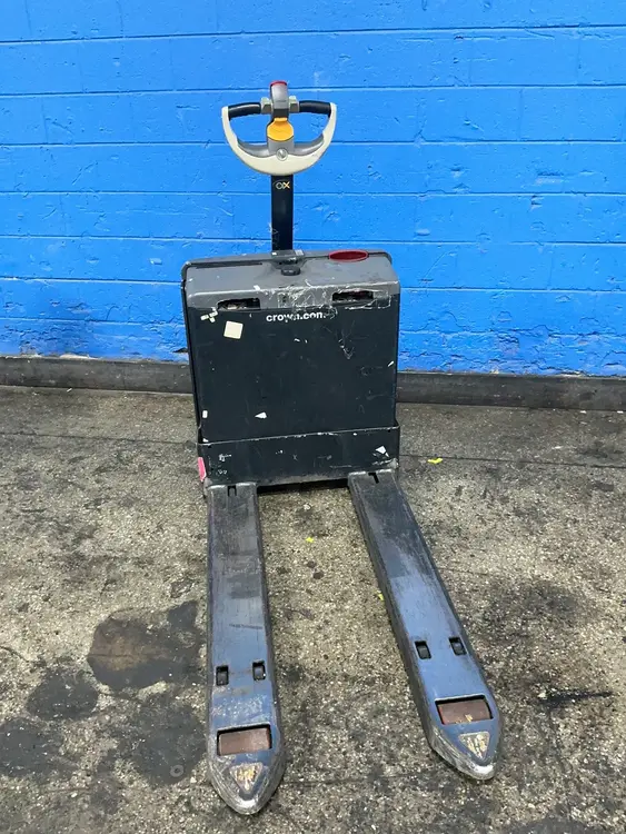 Used CROWN WP303545 Pallet Jacks Ohio US | HGR 24 #1285679