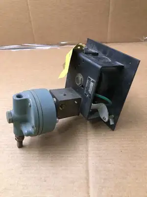 Moore Products 524T2 0 to 100 Nullmatic Pressure Controller