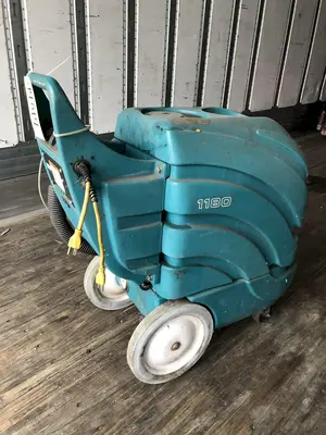 USED TENNANT