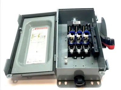 USED SQUARE D HEAVY DUTY SAFETY SWITCH 40 AMP NEMA TYPE 1 INDUSTRIAL ENCLOSURE
