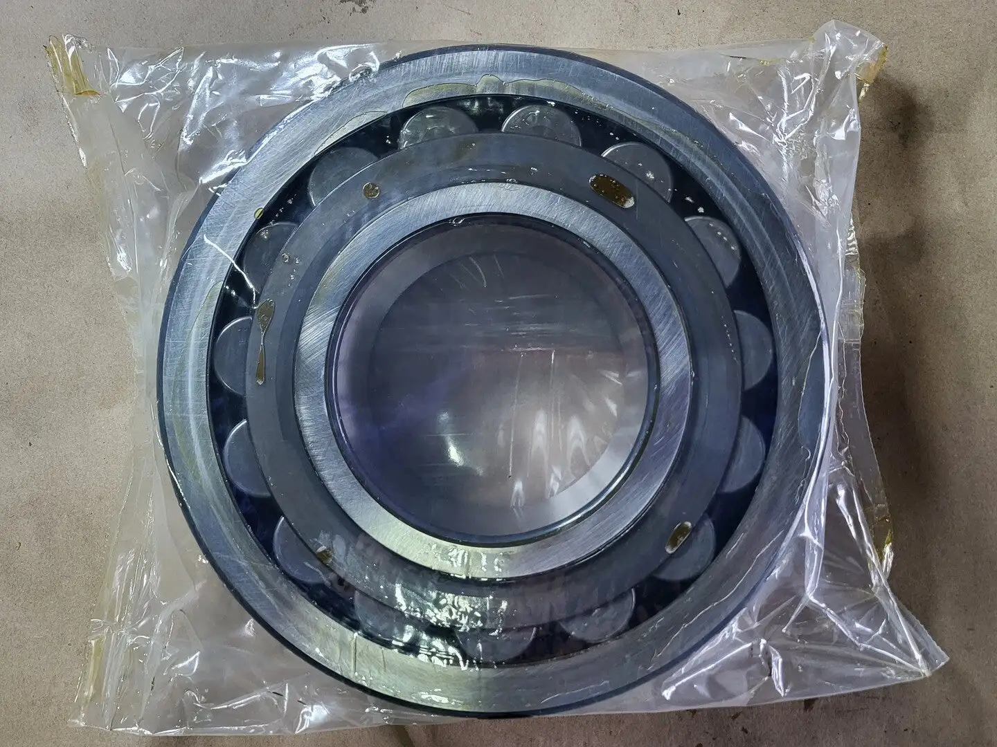 NEW SKF 22324 CC/W33