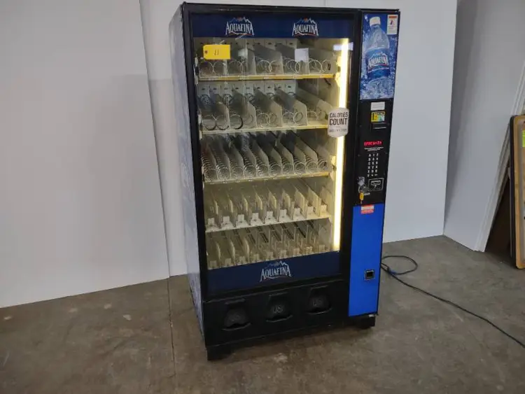 Used _UNKNOWN_ _UNKNOWN_ Vending Machines Minnesota US | K-BID 6 #181237