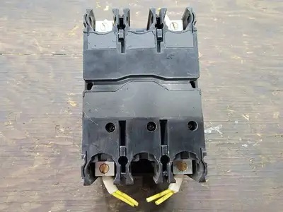 Used MITSUBISHI NF-SF2015 Switchgears British Columbia CA | Lenmark #243423
