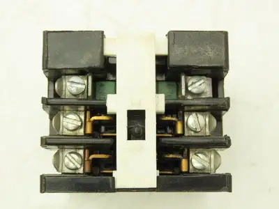 General Electric CR120A02011AA GE Industrial Relay 300V 10A 120VAC 40HZ Coil