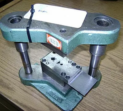 1631-390 Stamping Press Tool And Die To Make Diamond  (Pitch .470)
