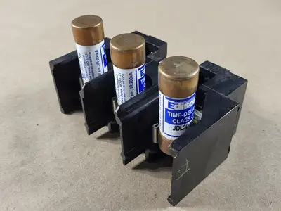 Disconnect Switch w/ 3 Times 30 Amp Fuse JDL30
