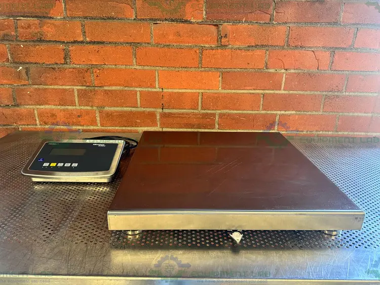 Used SARTORIUS MINEBEA INTEC STAINLESS STEEL SCALE 24" X 24" W/ CAIS1-U, 300 LBS Scales California US | Equipment Lab #1394842