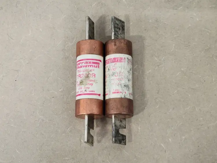 Used FERRAZ SHAWMUT TR200R Misc Electrical & Power Parts British Columbia CA | Lenmark #248956