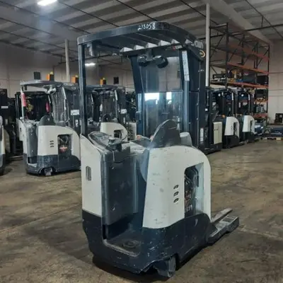 USED 2016 CROWN RR5725-45