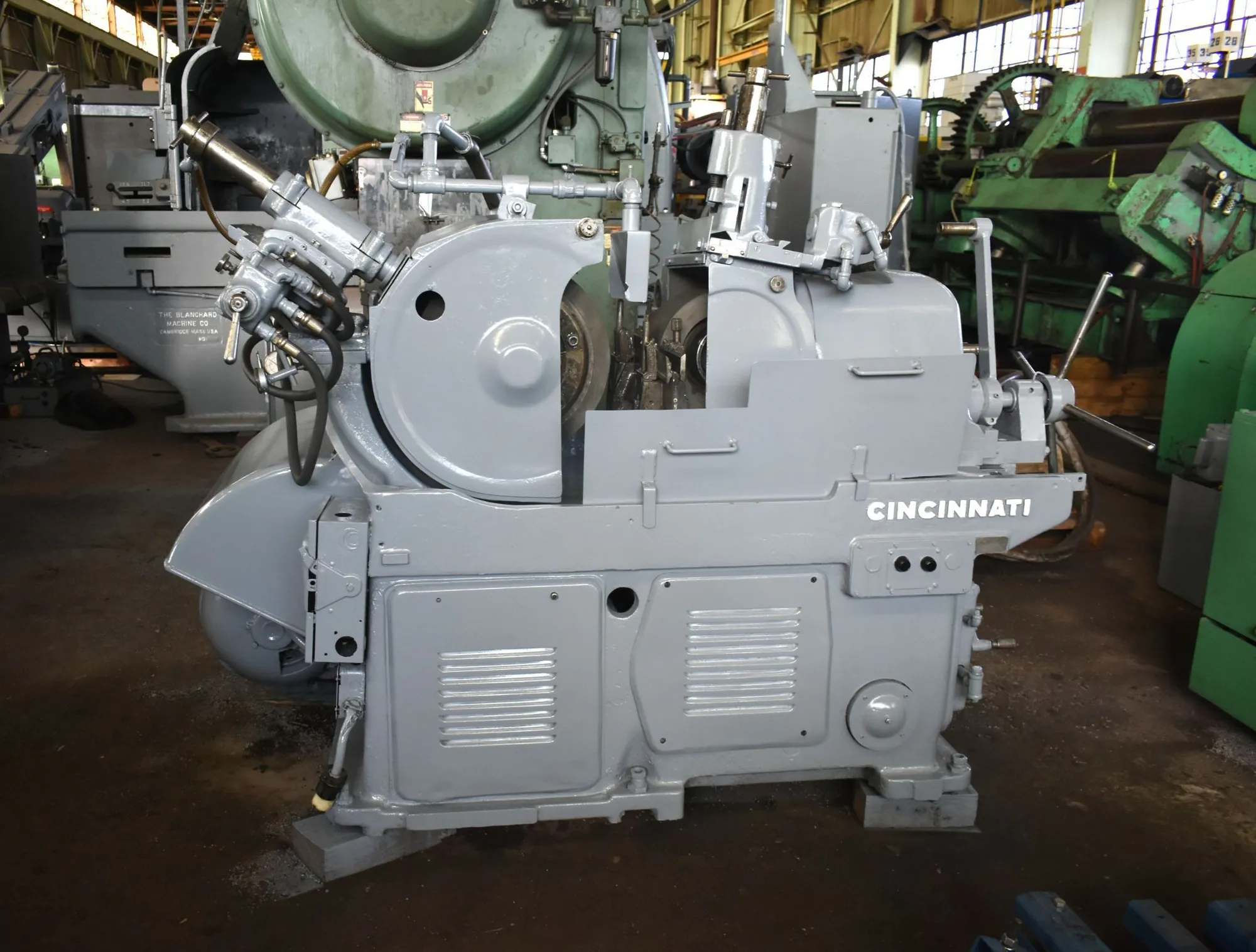2 CINCINNATI-MILACRON "OM" CENTERLESS GRINDER w/THRUFEED WORK REST - 15 HP MOTOR