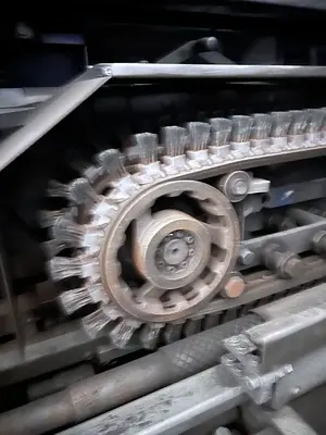 Used 2012 LISSMAC SBM-M1000 B2-60 Deburring Machines | Machinery Marketing International #380173