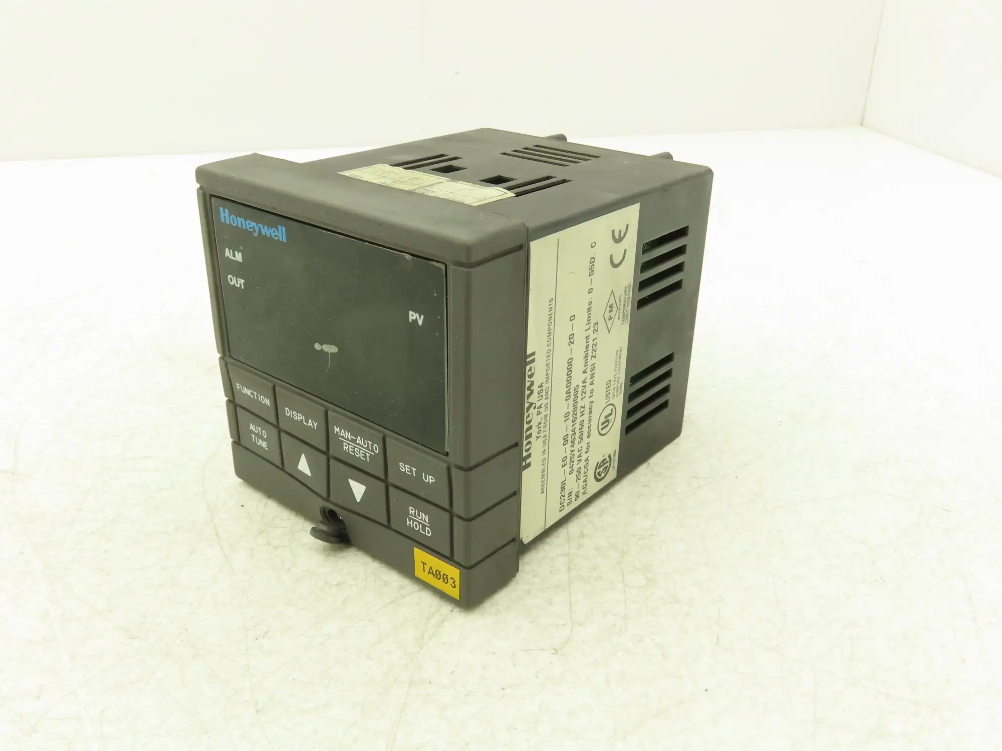 Honeywell UDC2300 Mini-Pro Temperature Controller DC230L-E0-00-10-0A00000-20-0