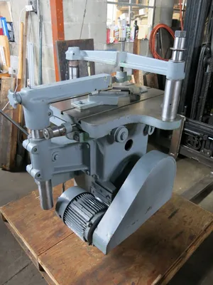 1 1/2″ Davis No. 5 Keyseater w/ Tooling