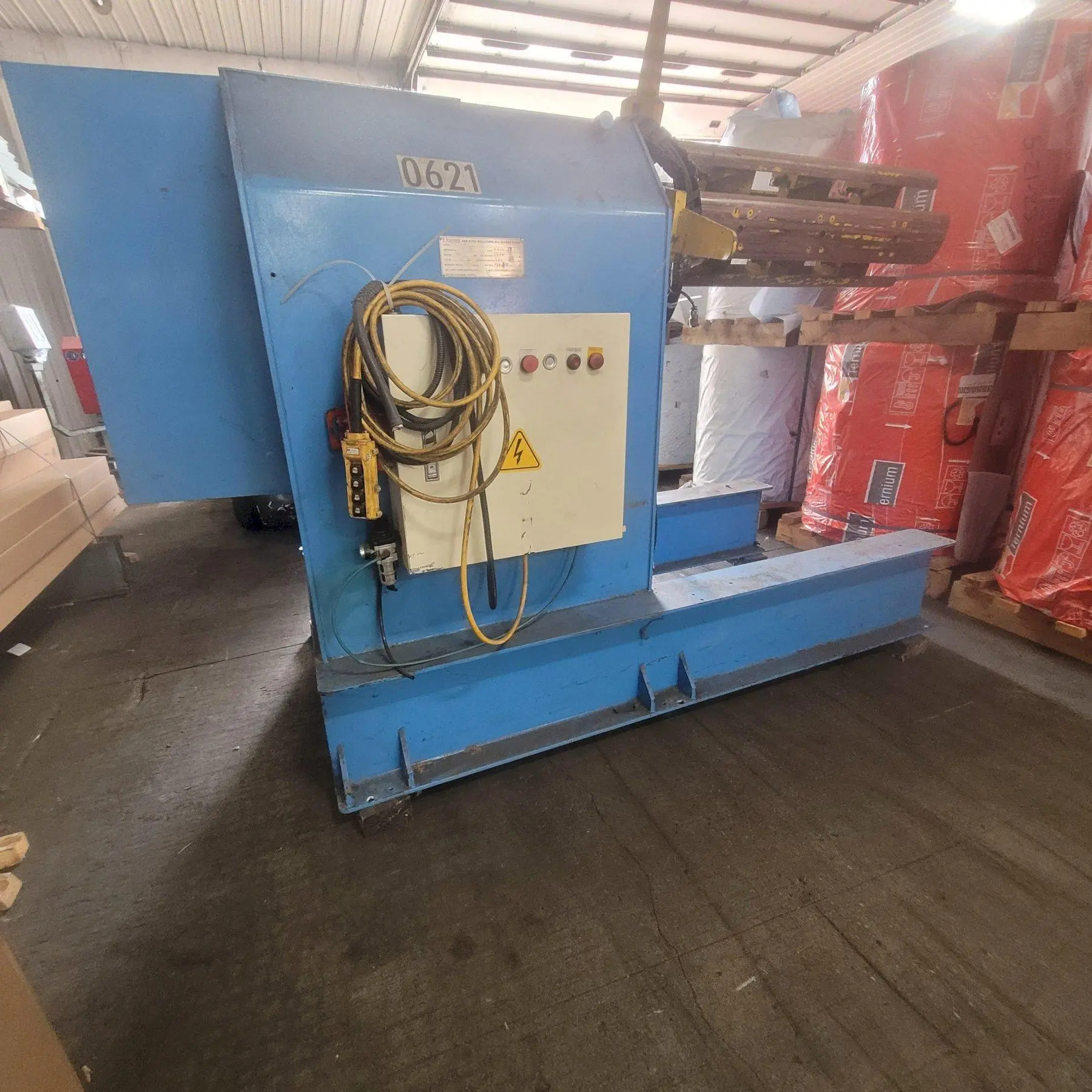 11,000 LBS X 51" SEN FUNG MODEL #UC4A MOTORIZED COIL REEL UNCOILER & COIL CAR: STOCK #23646