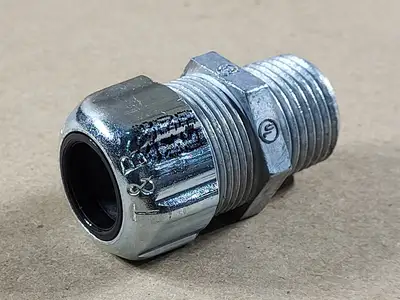 NEW THOMAS & BETTS 2523