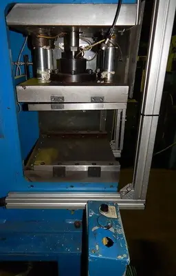 8 Ton FARGER & JOOSTEN MULTIPOWER Air/Oil Press