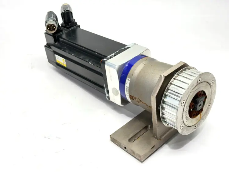 Used Allen-Bradley MPL-B330P-MK74AA, NP 025S-MF1-10-1D1-1S Servo Motors Michigan US | Maverick Industrial Sales #1465237