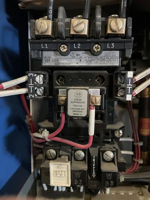 Allen-Bradley Centerline 2100 8 Section MCC Motor Control Center 800/400A 600V