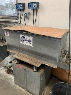 C&M TOPLINE MR DEBURR DB300 Vibratory Machines | PM Machines (3)