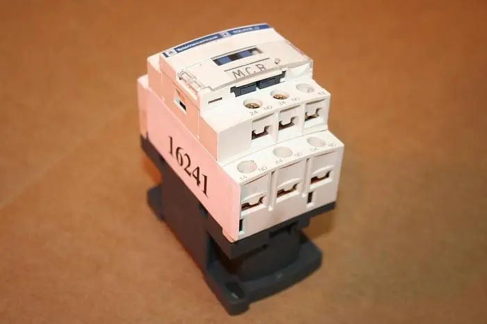 Used SQUARE D CAD50 A1 Relays & Switches Michigan US | Ideal Machinery #692358