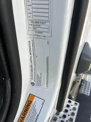 USED 2022 VOLVO VNR42T300