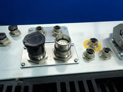 NEW SEW SERVODRIVE PHC21AA075M1E31A00