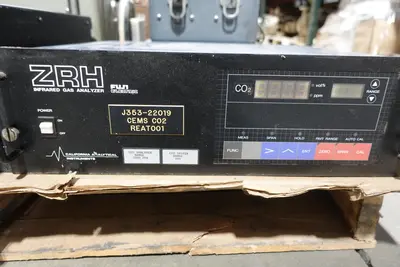 PALLET OF ASSORTED LAB EQUIPMENT