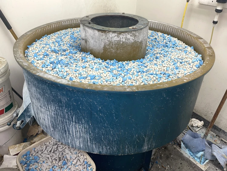 Used 2000 Sweco FM10V, 45" BOWL DIA., 3,000 LBS. MAX. LOAD, 5 H.P. Vibratory Machines New Jersey US | Machinery Values #1460716