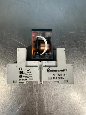 USED Schneider Schneider Relay 792XDXM4L-120A / 70-782E14-1 Base