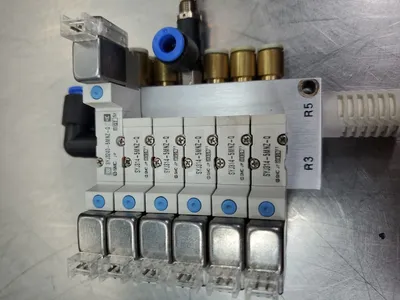 SMC (1)SYJ3240-5MNZ-Q/(5)SYJ314-5MNZ-Q Solenoid Valve Manifold. 6D-2